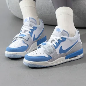0bcb10a6-c61f-4066-b1da-53a70f4bbda8.webp Nike AJ312 Low Top Sneakers - White