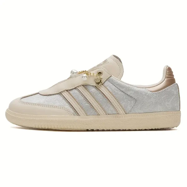 fb33c69b-efed-4b52-8cf2-2d017b7a6a2a.webp Adidas Women's Originals Superstar Sneakers